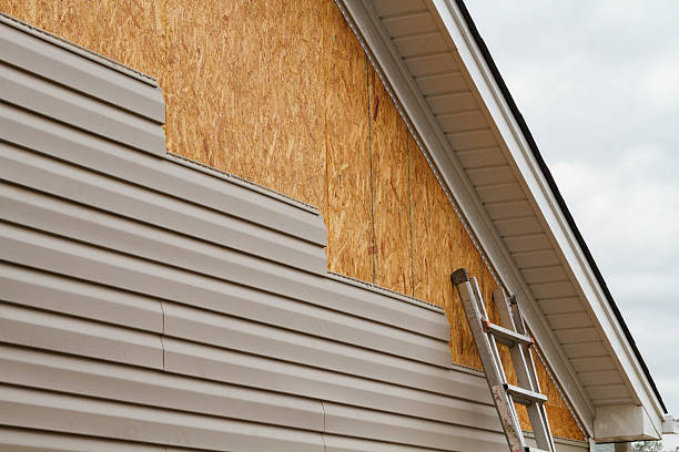 Professional Vinyl Siding technician working in Cocoa Beach, FL